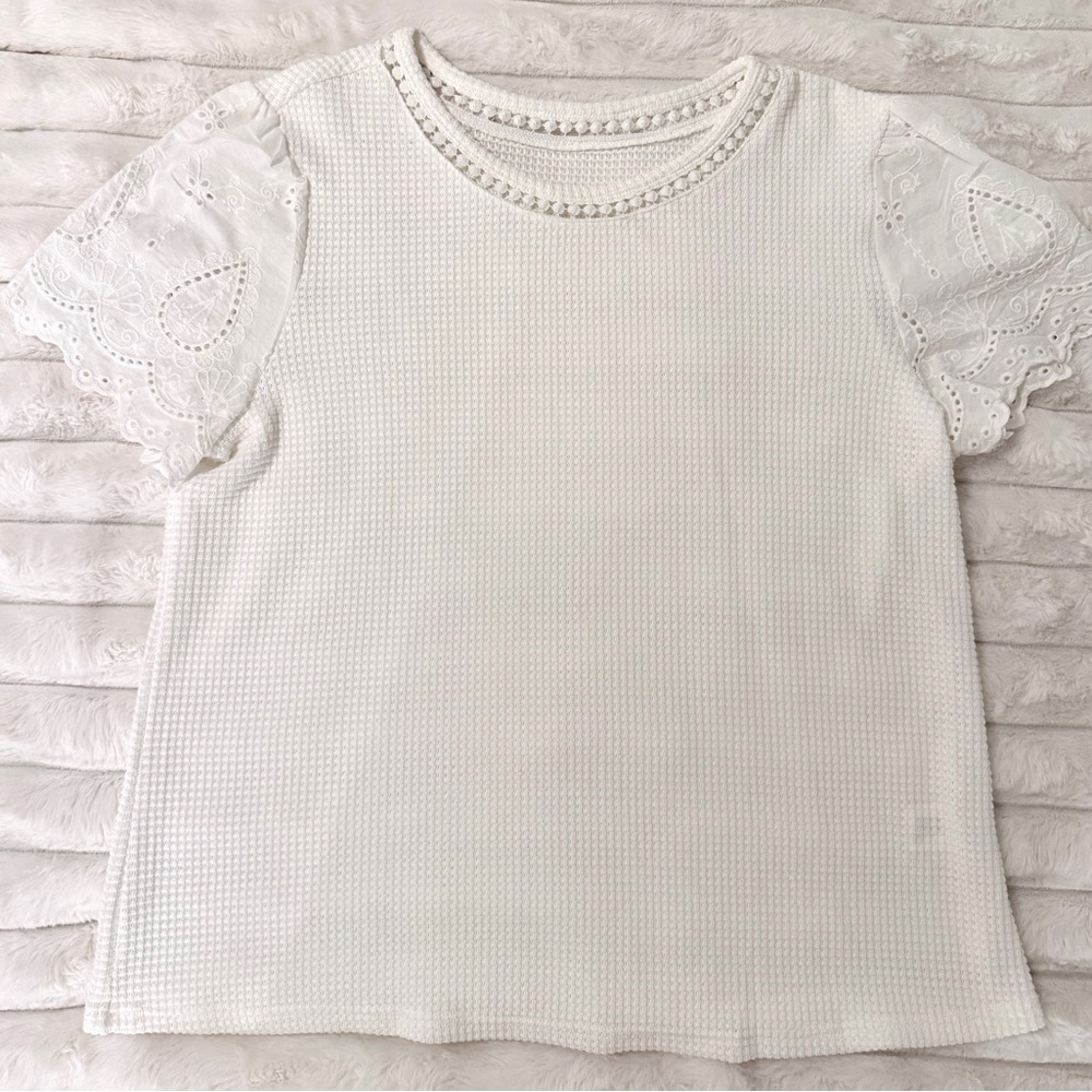 *NWOT* White Lace Sleeve Knit Top - Women. Sz. XL